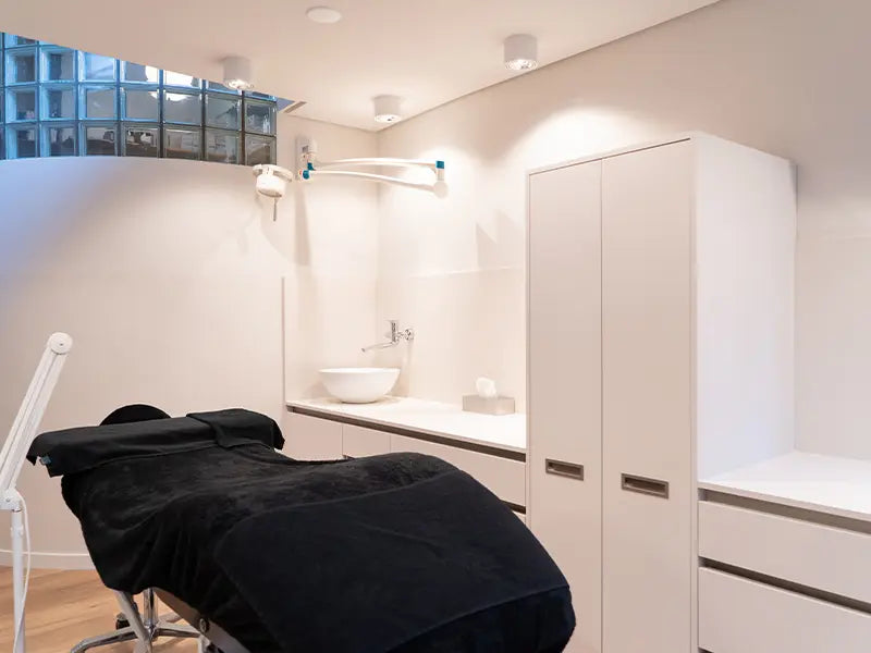 Behandelkamer van Cryon schoonheidssalon in Breda – gespecialiseerd in huidverbetering en huidoneffenheden verwijderen.