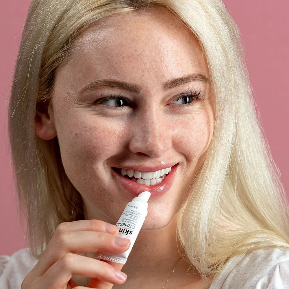 IMAGE Skincare Ormedic Sheer Pink Lip Complex zichtbaar bij model